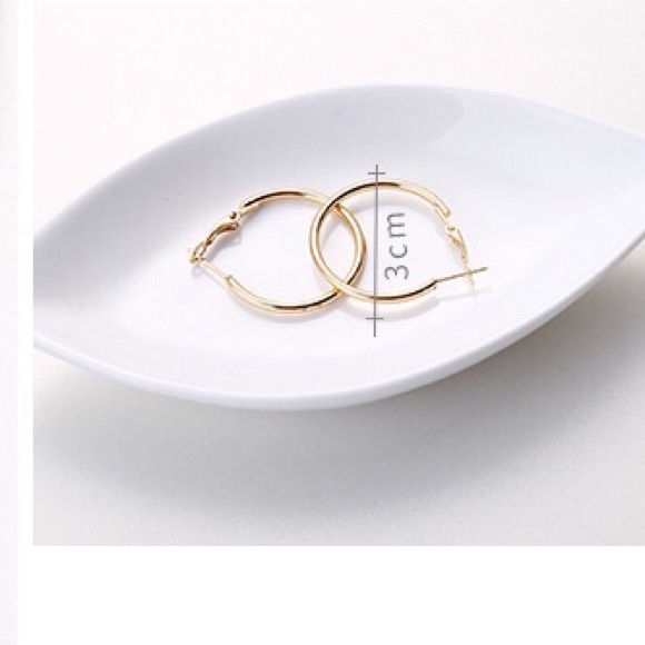 New🌸Gold 3cm Hoop Earrings - Picture 2 of 5